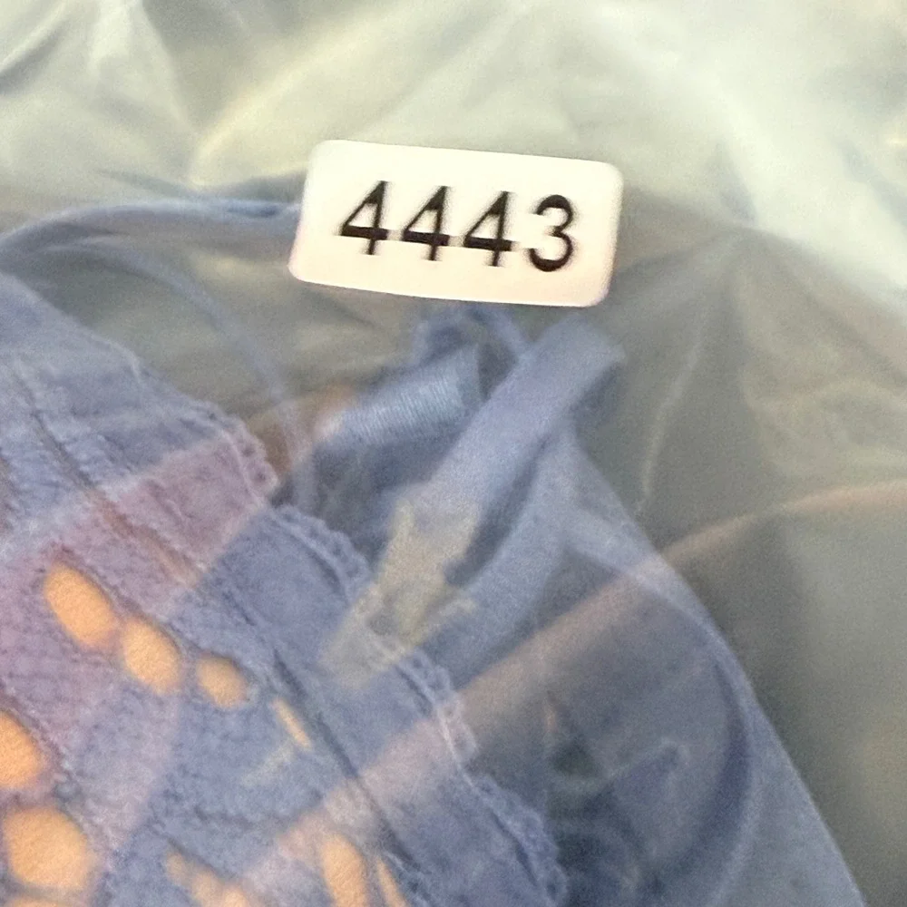 Victoria's Secret Very Sexy Push Up Bra 32DD/E70‎ Blue Lace Criss Cross Back